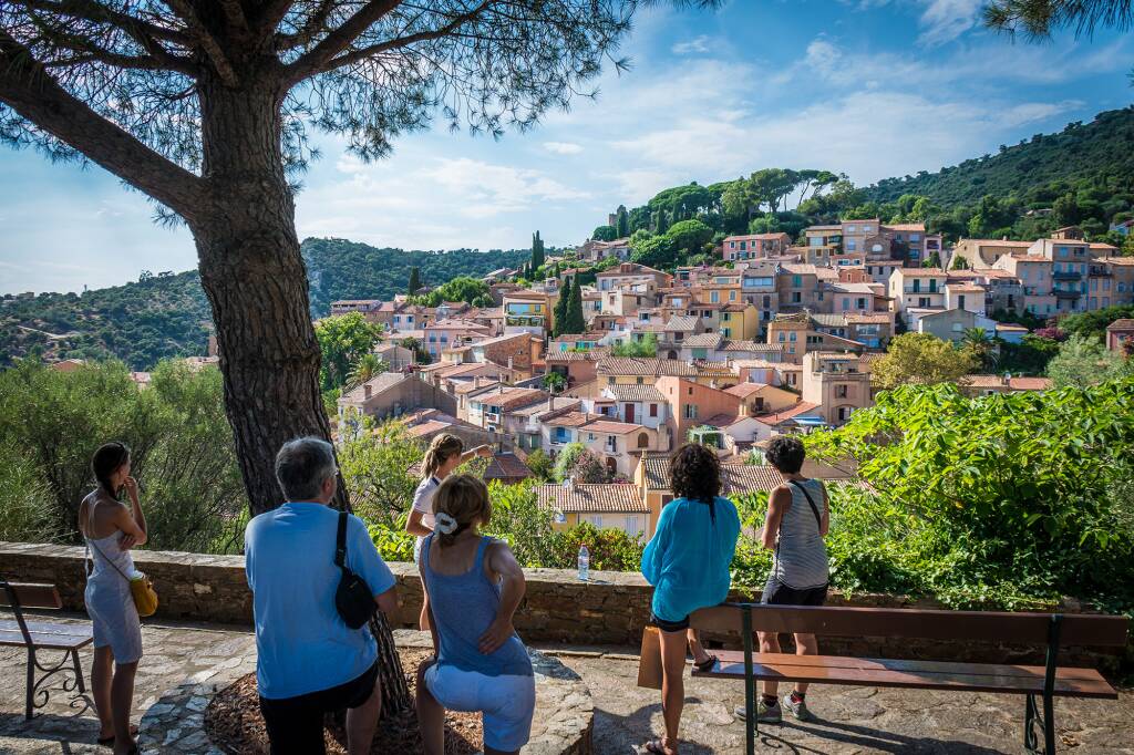 Découverte du charmant village de Bormes-les-Mimosas en famille.