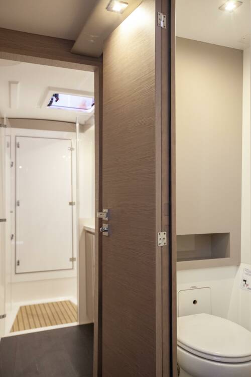 WC (starboard side)